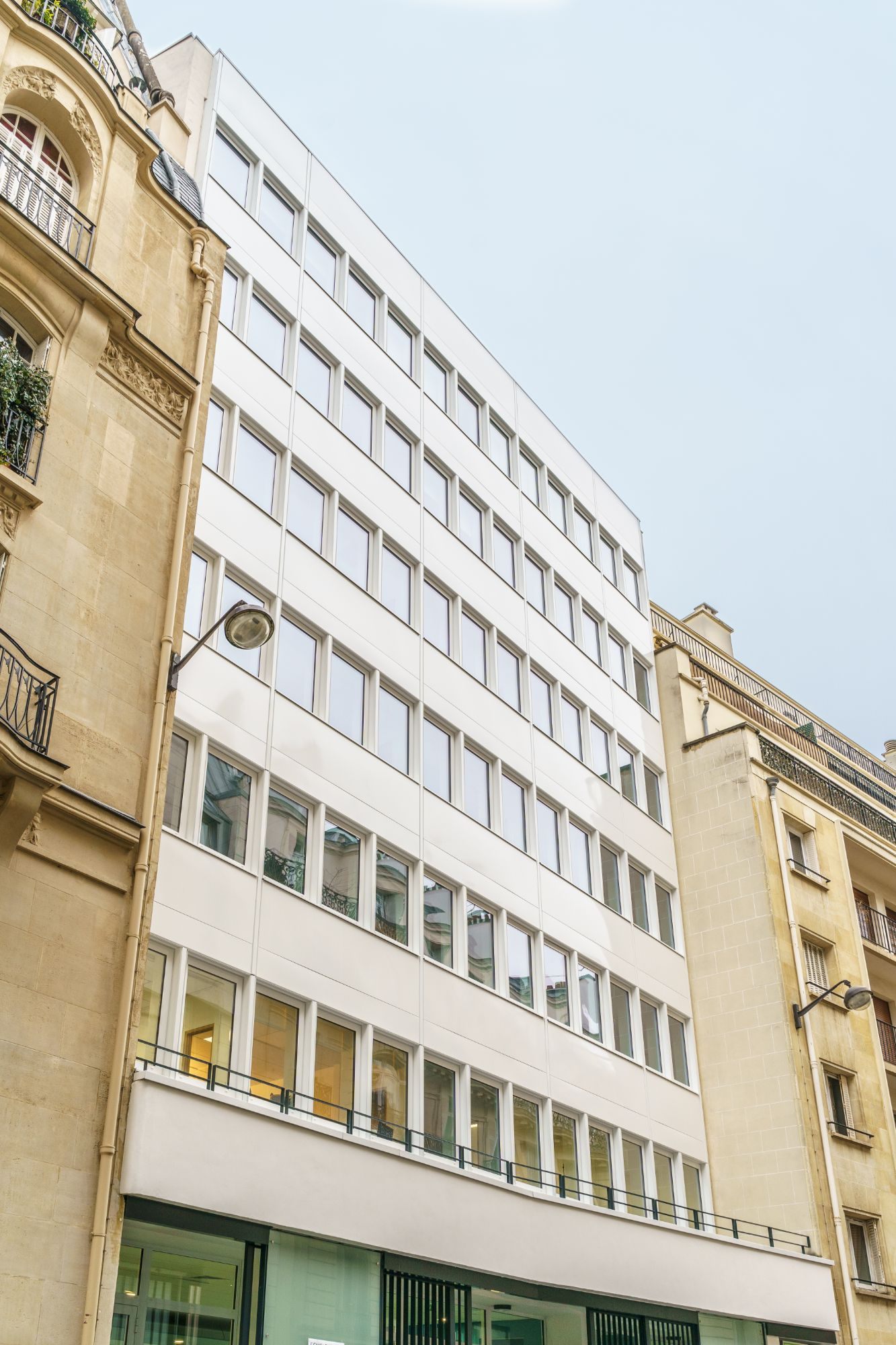Campus Fleurus, rue de Fleurus à Paris 6, façade blanche restructurée